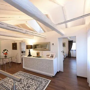 https://sweet-apartment-frari.hotelinveneto.com